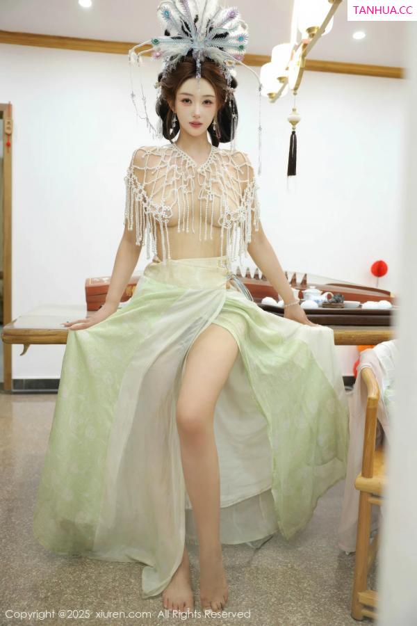   [XiuRen]高清写真图 2025.09.05 No.10736 梨霜儿 浅色古装第53张图片